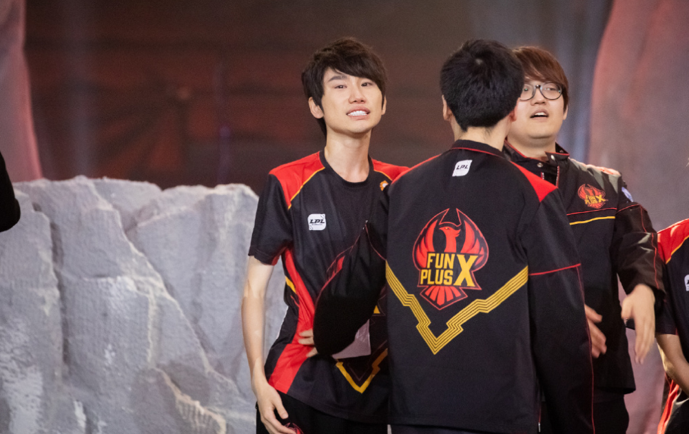 全明星赛倒计时，费耶诺德赛后战术微调，细节引发关注，话题不断，年轻球员得到机会的简单介绍