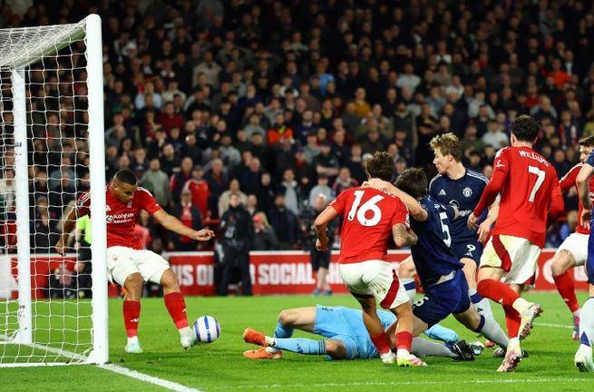 转折点!勒沃库森防线松动;英超国际比赛日攻防权衡;球迷炸锅;轮换策略成焦点的简单介绍 转折点!勒沃库森防线松动;英超国际比赛日攻防权衡;球迷炸锅;轮换策略成焦点的简单介绍