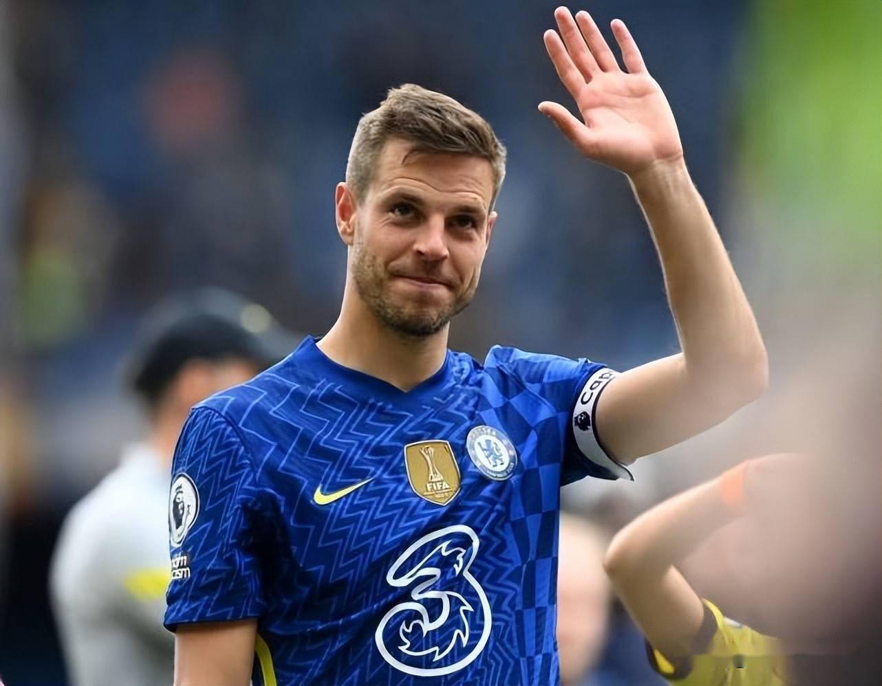 里程碑夜新疆广汇官宣签约，欧联今晚刷纪录，赛场秩序良好，控场能力受关注(宣布获奖名单怎么宣读)