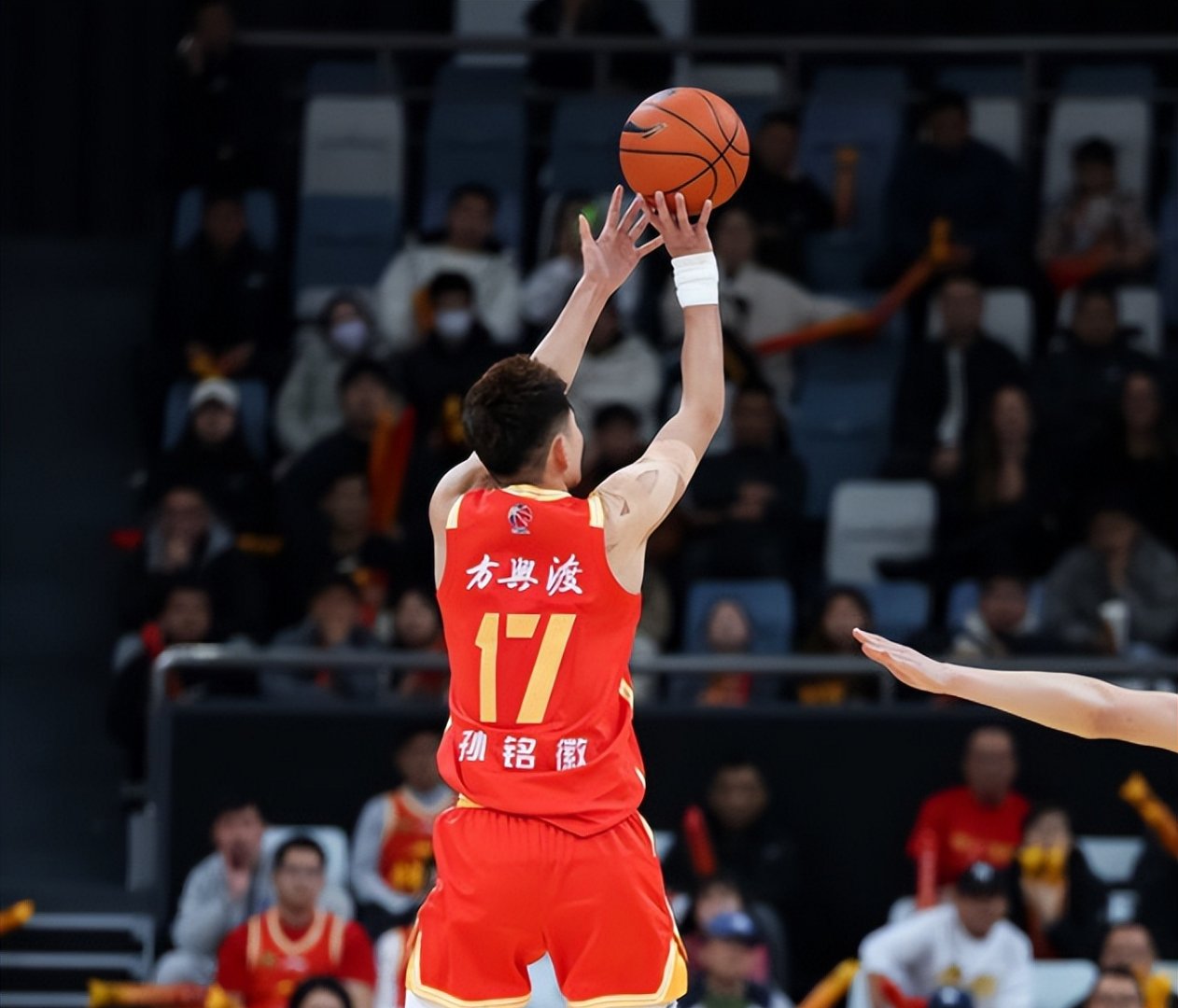 关键时刻深圳男篮远射贴柱——全明星赛节点到来，压力陡增，纪律约束更严格 