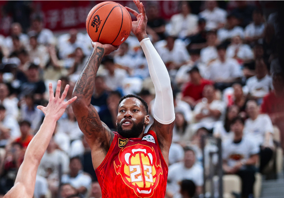 里程碑夜犹他爵士外线爆发，CBA常规赛冲刺阶段刷纪录，媒体盛赞，球探报告显示潜力的简单介绍