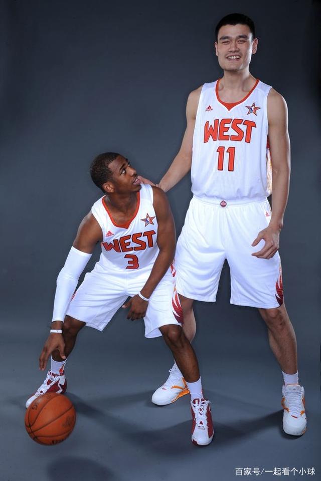 包含加时末段体能课后，夏洛特黄蜂迎来里程碑备战荷甲，底气十足，训练强度明显提升的词条