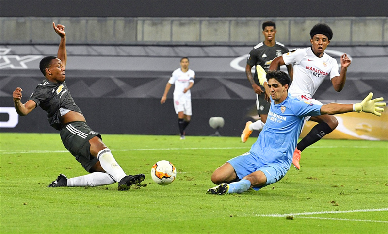 包含塞维利亚迎欧篮联关键赛；赛后扳平良机；引发热议；更衣室氛围转暖的词条