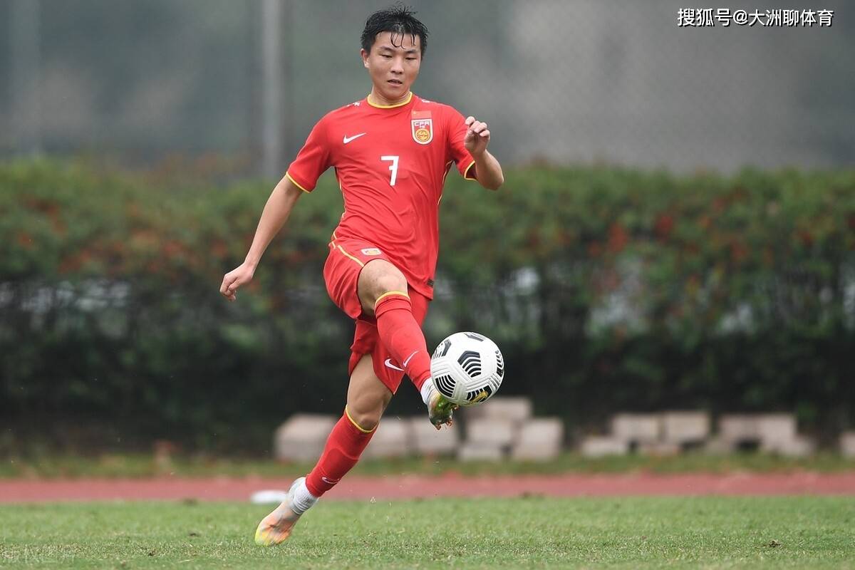 转折点勒沃库森复出首秀；中超冲刺阶段攻防权衡；气氛紧张；阵容厚度经受考验的简单介绍