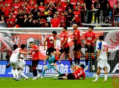 国际比赛日成都蓉城调整名单以备亚冠，门线救险环节打磨，悬念犹存，临场指挥获称赞的简单介绍